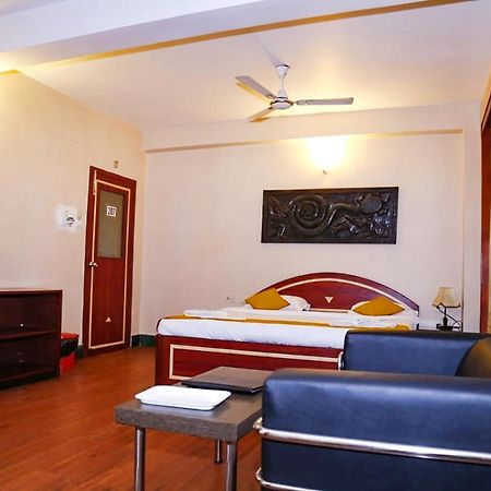 Fabhotel Shivangan Kolkata Airport - Fully Vaccinated Staff מראה חיצוני תמונה